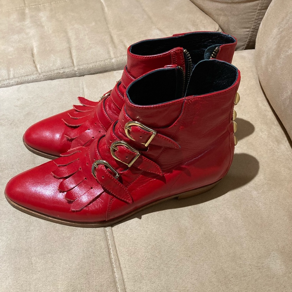 Modern Vice Red Boots with gold details